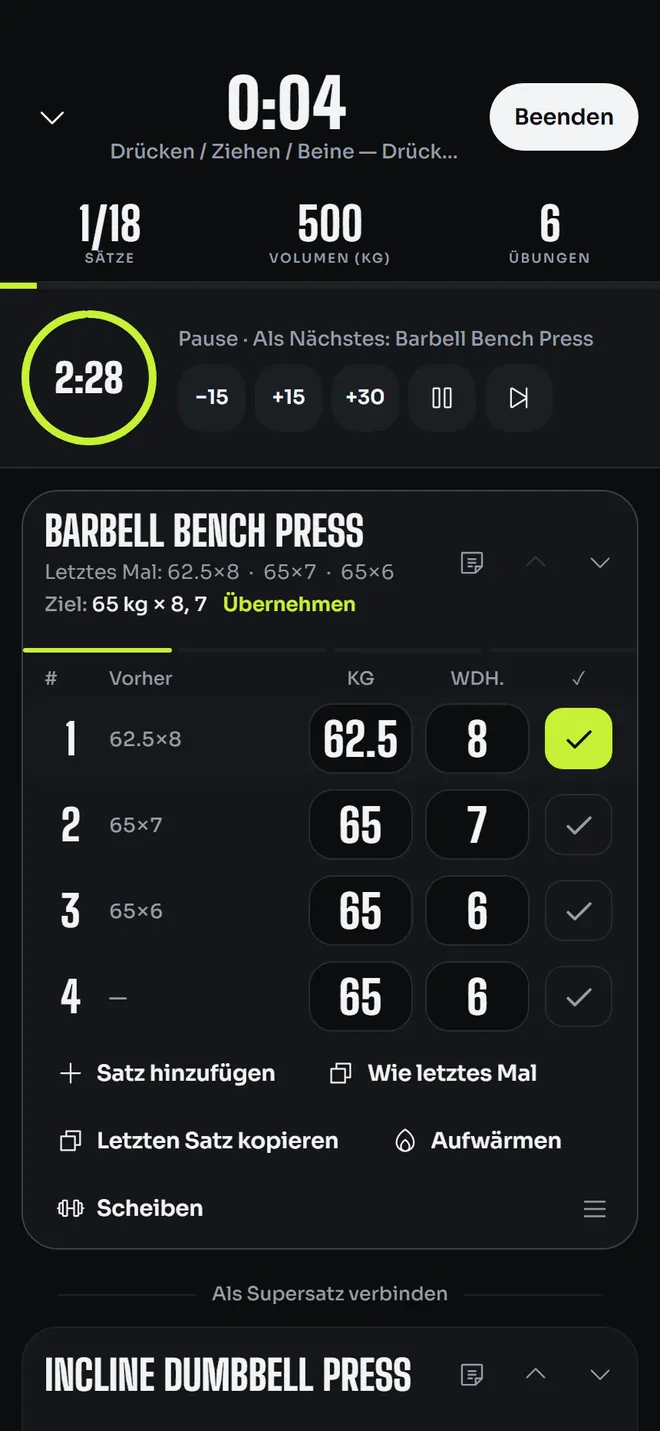 Ein Workout tracken: Gewicht und Wiederholungen pro Satz, der Pausentimer läuft
